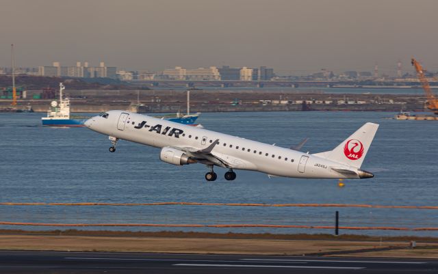 Embraer ERJ-190 (JA249J)