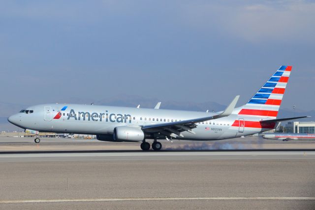 Boeing 737-800 (N805NN)