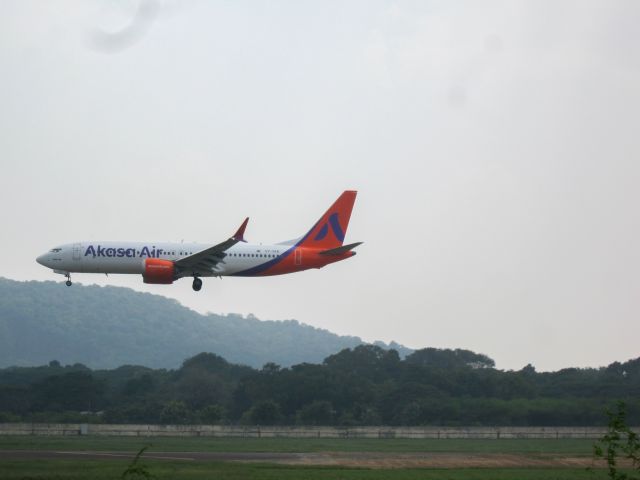 Boeing 737-700 (VT-YAR)