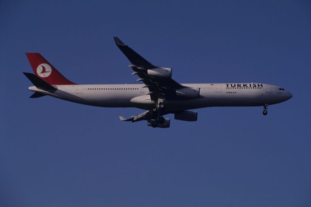 Airbus A340-300 (TC-JDK) - Final Approach to Narita Intl Airport Rwy34 L on 1993/11/23