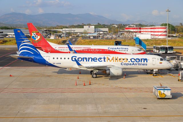 Embraer ERJ-190 (HK-4456)