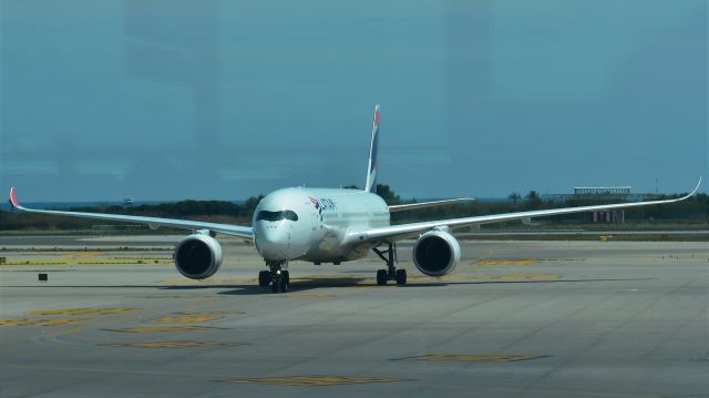 Airbus A350-900 (A7-AMB) - 5/2/19 