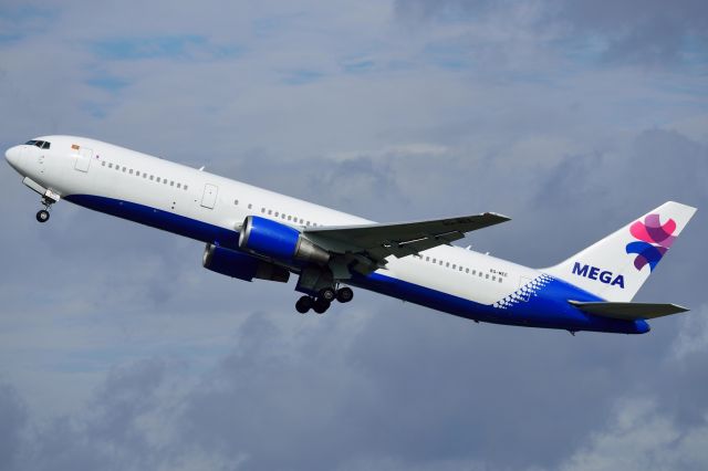 BOEING 767-300 (8Q-MEE)