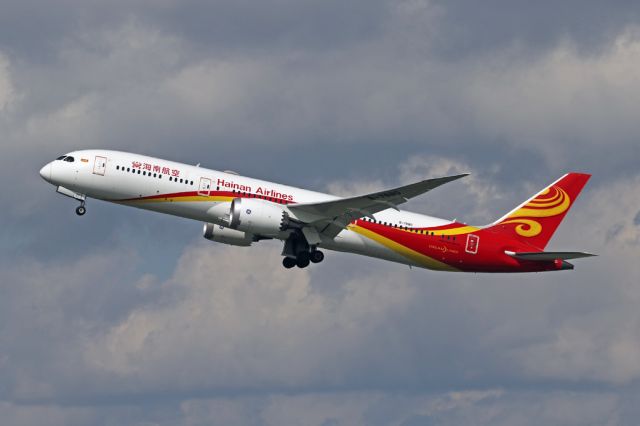 Boeing 787-9 Dreamliner (B-7880) - Hainan recently upgraded some of their services from B788 to B789.  Here CHH7904 departs on the long haul back to Beijing.