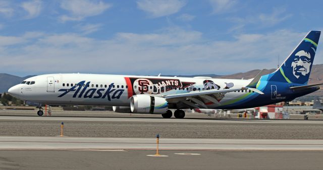 Boeing 737 MAX 9 (N936AK) - ASA's "San Francisco Giants" special livery is captured here reversing thrust and dirtying up the wings to slow after landing on 17L to complete the first half of a round trip SEA-RNO-SEA flight route.
