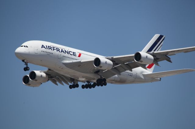 Airbus A380-800 (F-HPJF) - ON FINAL