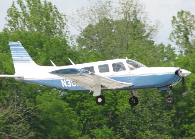 Piper Saratoga (N38575) - Landing on 14 at Downtown Shreveport.