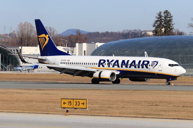 Boeing 737-800 (EI-EVK)