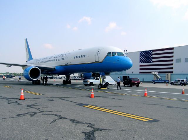 Boeing 757-200 (N80001)