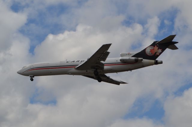 Boeing 727-100 (C-GCJD) - Runway 24L arrival