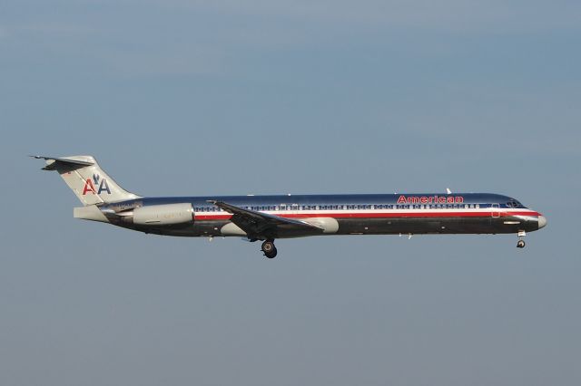 McDonnell Douglas MD-83 (N481AA)