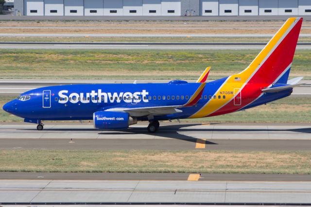 Boeing 737-700 (N713SW)