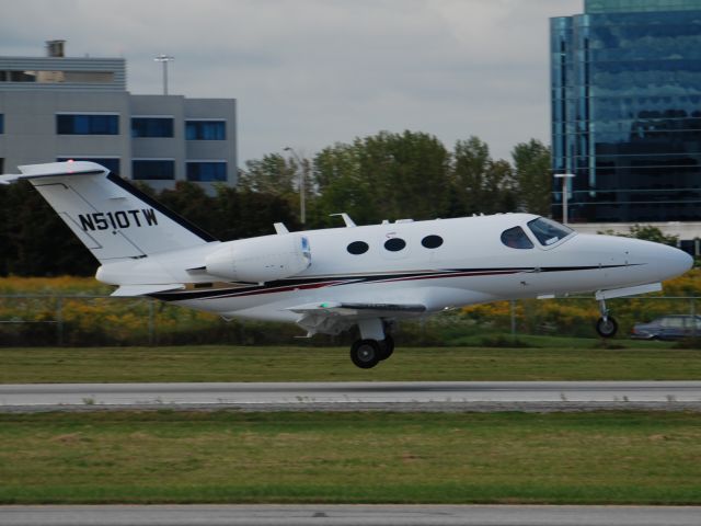 Cessna Citation Mustang (N510TW) - Tri-went Incs new Cessna Mustang registered yesterday, based in Knoxville TN, but visiting Torontos Buttonville Airport on this Mustangs first International flight. Sept 18/09  510-240