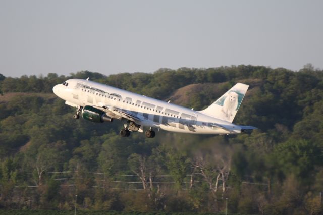 Airbus A319 (N938FR)