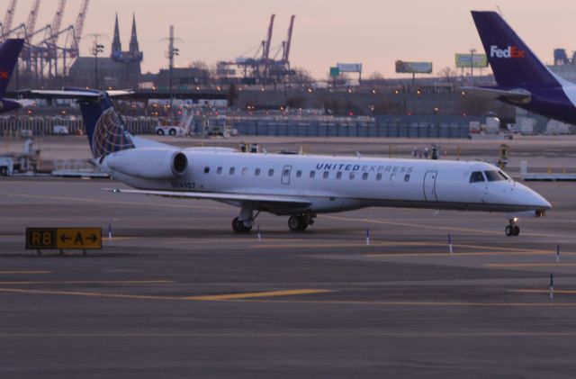 — — - United Express Embraer/145LR N14907 arriving EWR on Sunday 29 Jan