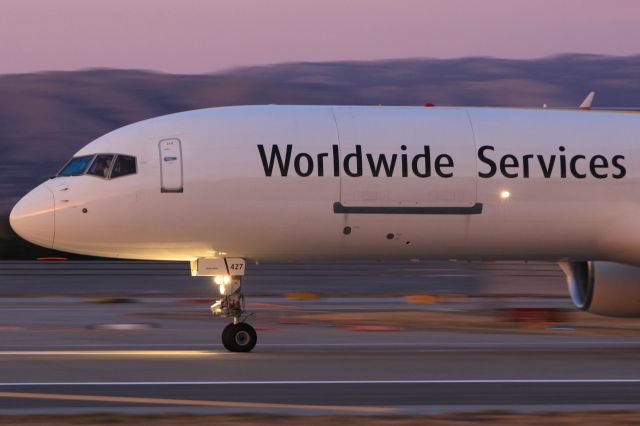 Boeing 757-200 (N427UP)