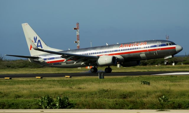 Boeing 737-800 (N883NN)