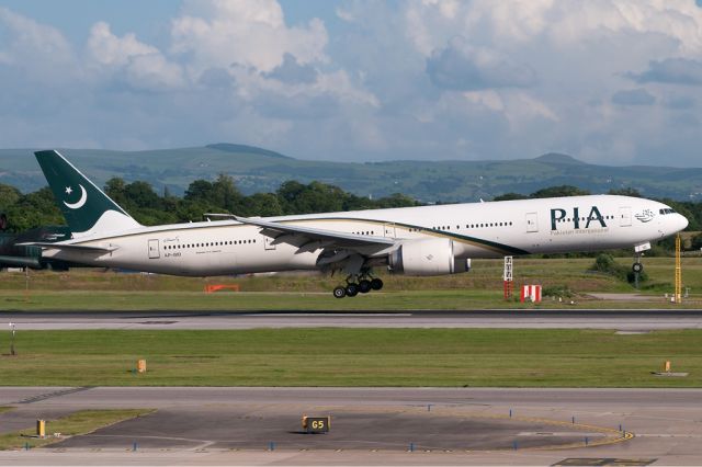 BOEING 777-300ER (AP-BID) - PIA Boeing 777-300er at Islamabad International Airport