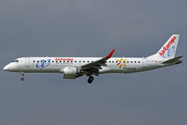 EMBRAER 195 (EC-LIN)