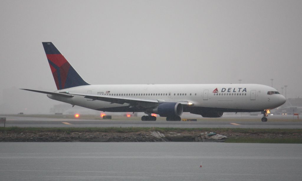 BOEING 767-300 (N155DL)