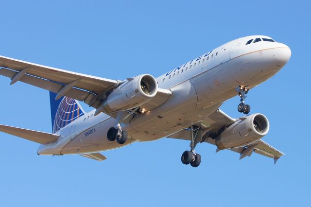 Airbus A319 (N848UA) - 12R approach.