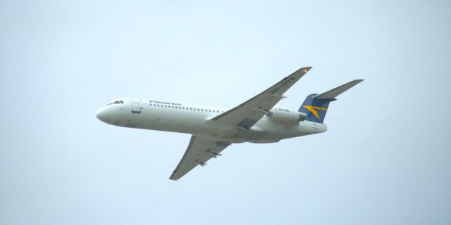 Fokker 100 (VH-UQW)