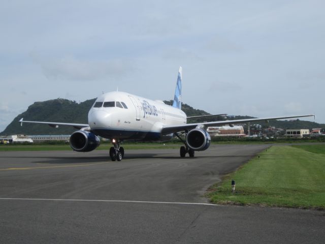 Airbus A320 (N563JB)