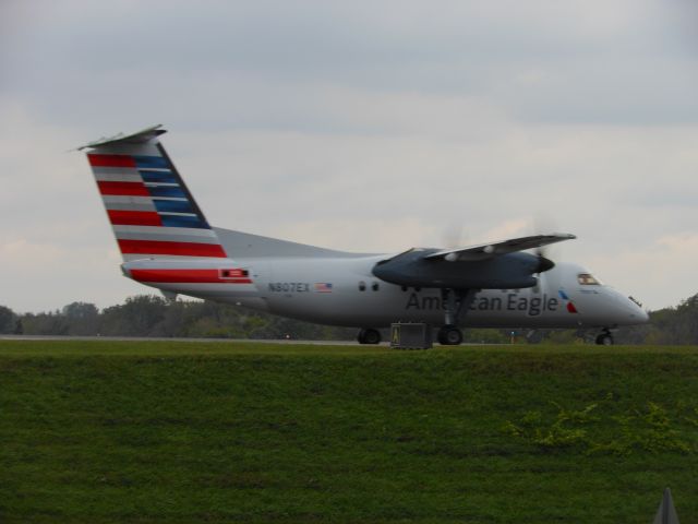 de Havilland Dash 8-200 (N807EX)