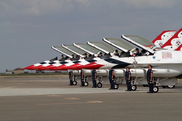 Lockheed F-16 Fighting Falcon — - USAF Thunderbirds - Travis AFB Wings Over Solano - 05/06/2017br /#1 (Commander)  Lt. Col. Jason Heardbr /#2 (Left Wing) Maj. Ryan Bodenheimerbr /#3 (Right Wing) Maj. Nate Hofmannbr /#4 (Slot) Maj. Nick Krajicekbr /#5 (Lead Solo) Maj. Alex Turnerbr /#6 (Opposing Solo) Maj. Whit Collins