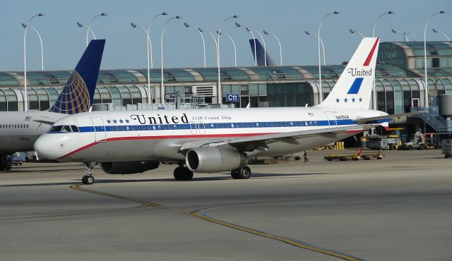 Airbus A320 (N475UA) - UNITED A320 Friendship.