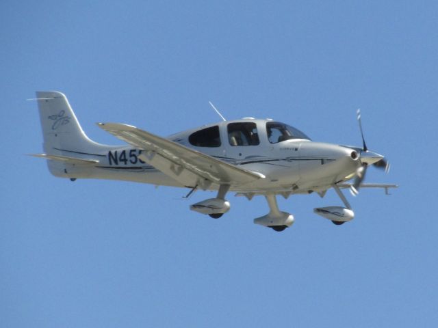 Cirrus SR-22 (N458CP) - Landing on RWY 20R