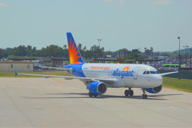 Airbus A319 (N304NV) - Allegiant 48 from Las Vegas is taxing into Gate A10 at Omaha Eppley Airfield at 12:56 PM on July 27, 2018.  Photo taken with Nikon D3200 mourning 55-200mm VR lens.