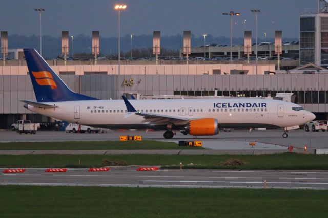 Boeing 737 MAX 8 (TF-ICY) - ICE836 taxiing to RWY 6R for its’ first return flight to Keflavik Intl (KEF/BIKF).