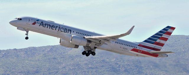 Boeing 757-200 (N201UU) - phoenix sky harbor international airport 07MAR20