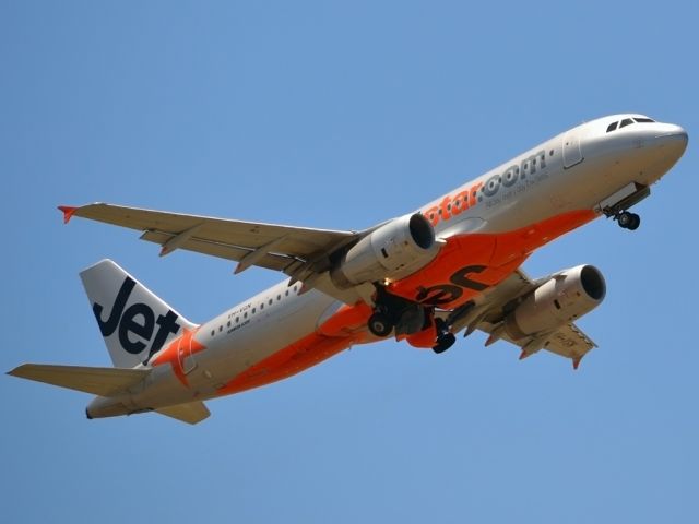 Airbus A320 (VH-VGN) - Getting airborne off runway 23. Wednesday 4th January 2012.