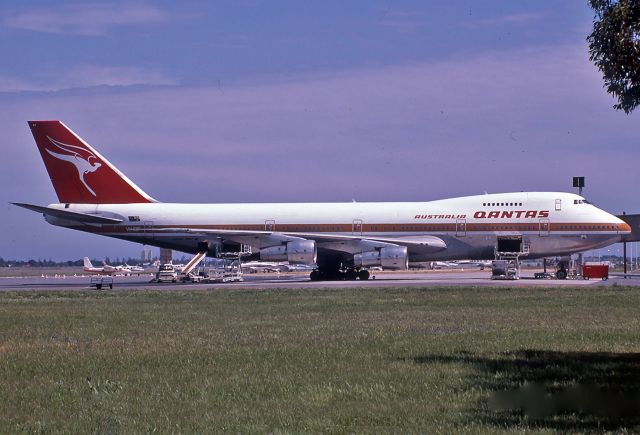 Boeing 747-200 (VH-EBF) - QANTAS - BOEING 747- 238B - REG VH-EBF (CN 20535) - ADELAIDE INTERNATIONAL AIRPORT SA. AUSTRALIA - YPAD 13/10/1983