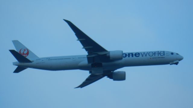 BOEING 777-300 (JA732J)