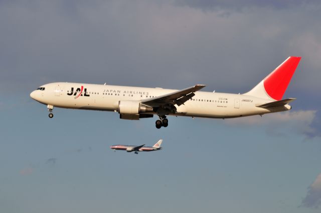 BOEING 767-300 (JA607J) - 2012/3/25