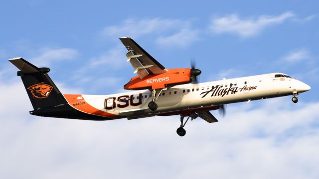 de Havilland Dash 8-400 (N440QX)