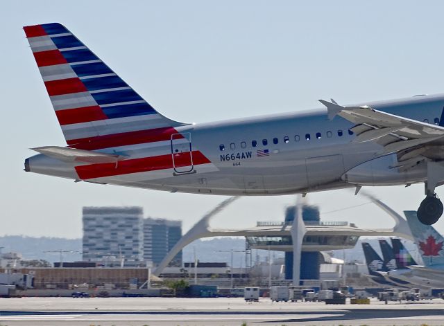 Airbus A320 (N664AW)