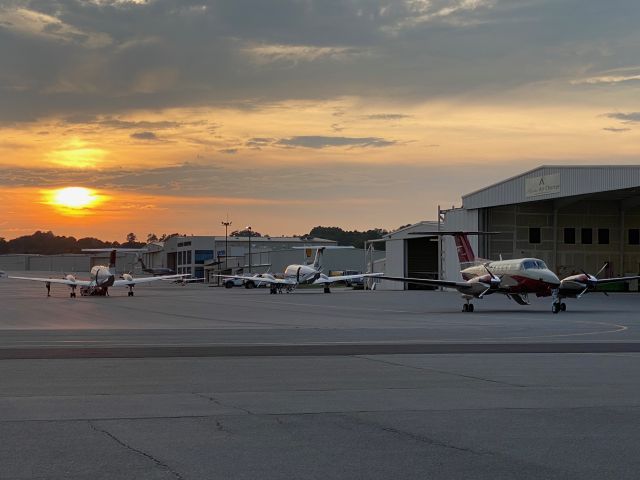 Beechcraft Super King Air 200 — - Sunset fit for some Kings