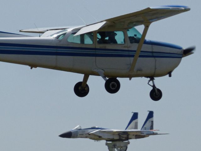 Cessna Skyhawk (N63612) - N63612 on final for KSET 