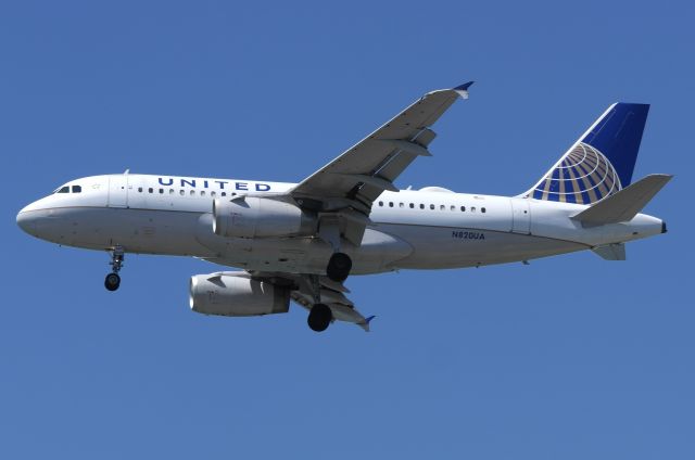 Airbus A319 (N820UA)