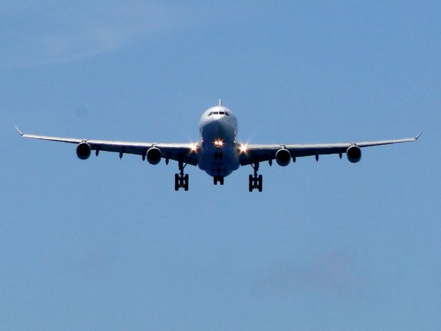 Airbus A340-300 (F-GLZN)