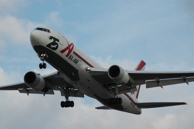 BOEING 767-200 (ABX201) - landing on 18L