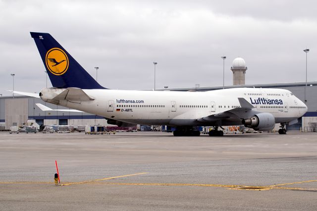 Boeing 747-400 (D-ABTL)