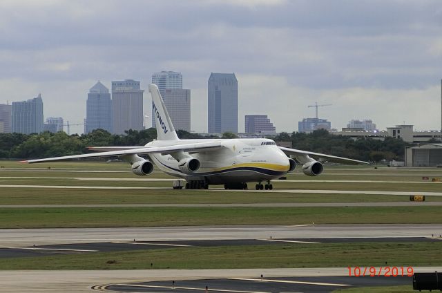 Antonov An-124 Ruslan (UR-82072)