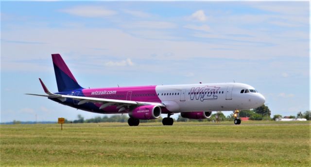 Airbus A321 (HA-LXS) - Spotting EPLB/LUZ