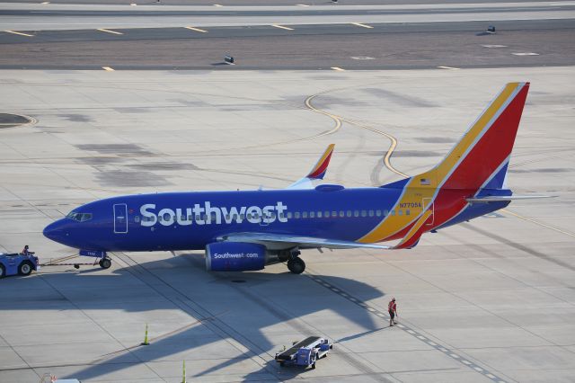 Boeing 737-700 (N7705A)