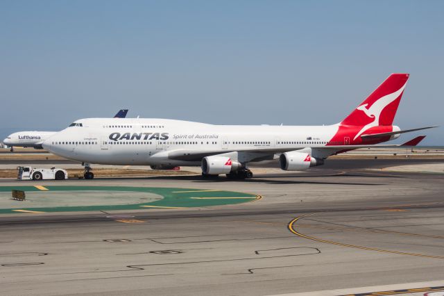 Boeing 747-400 (VH-OEG)